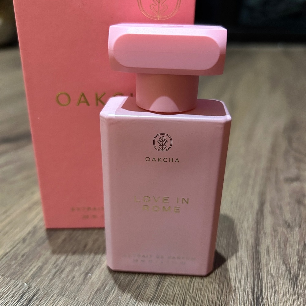 BRAND NEW Donna born in Roma by Oakcha